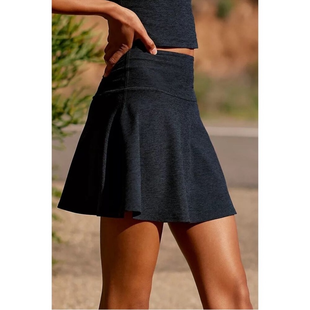 Beyond Yoga Heather Charcoal Black Skort Size M